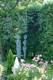 Zwei Skulpturen aus 3mm Stahlblech, feuerverzinkt