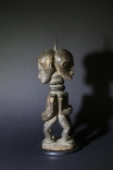 runde Sockelplatte aus 8 mm Stahl für eine afrikanische Skulptur