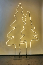 Doppel-Tannenbaum mit Lichtschlauch