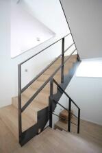 Wangenverkleidung einer Treppe aus 3mm klar lackiertem Stahlblech