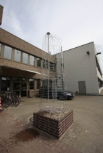 Kavernen Skulptur aus Edelstahl Vollmaterial für die neue Firmenzentrale in Emmerke