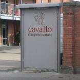 freistehendes Schild für das Cavallo Veranstantungszentrum