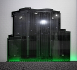 Skyline aus Stahlblechen, gelasertem Glas und raffinierter Glasfaser- und LED Beleuchtung