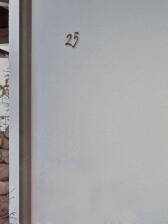 Hausnummer "25" aus CorTenStahl