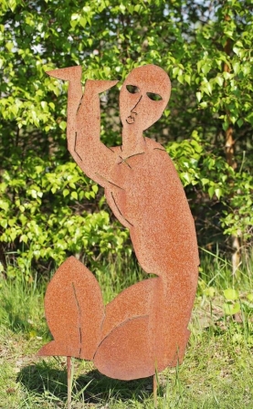Skulptur aus rostigem Stahlblech