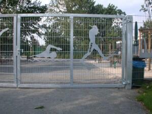 Neue Blechskulpturen für einen Gittermatten Zaun für das Stadtbad in Peine