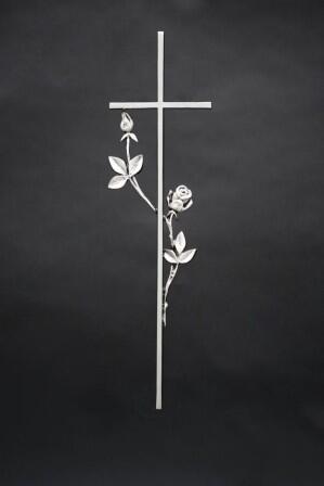 Kreuz umschlungen von einer Rose