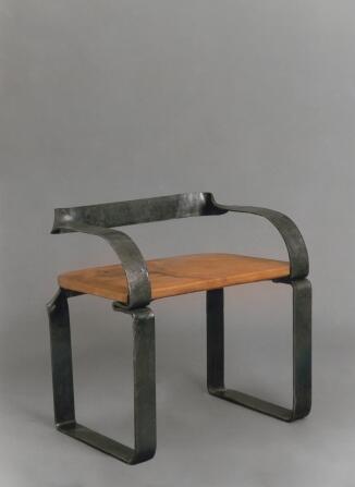 Stuhl Stahl mit Schweinspergament