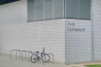 Schriftzug " Aula Ochtersum " aus Edelstahl