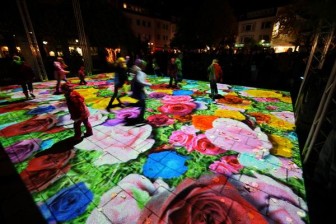 SCHÖN BUNT - Verblüffende Lichtershow auf der Lilie zum Late Light Shopping in Hildesheim