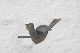 Vogel als Gardinenhalter aus gelasertem Stahl