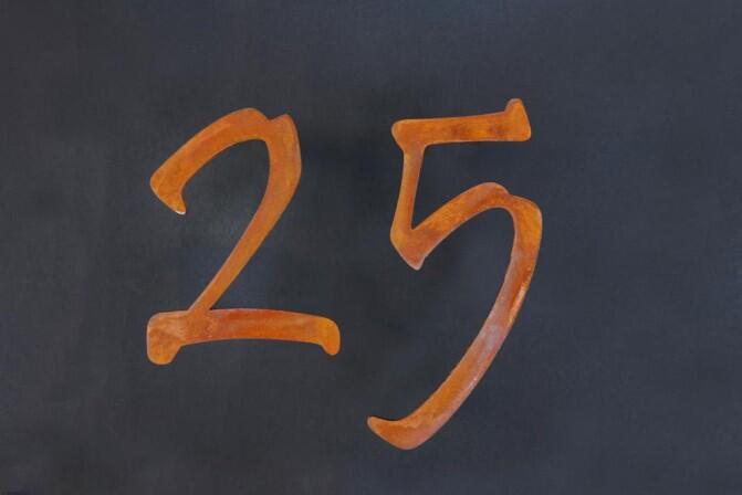 Hausnummer  "25 " aus CorTen Stahl
