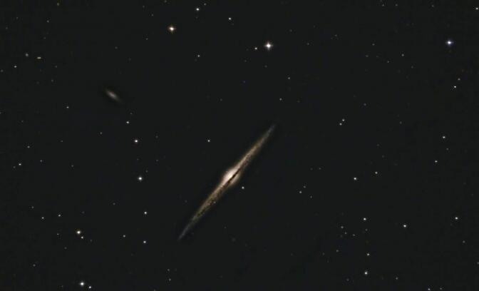 Die Nadelgalaxie im Sternbild Haar der Berenike