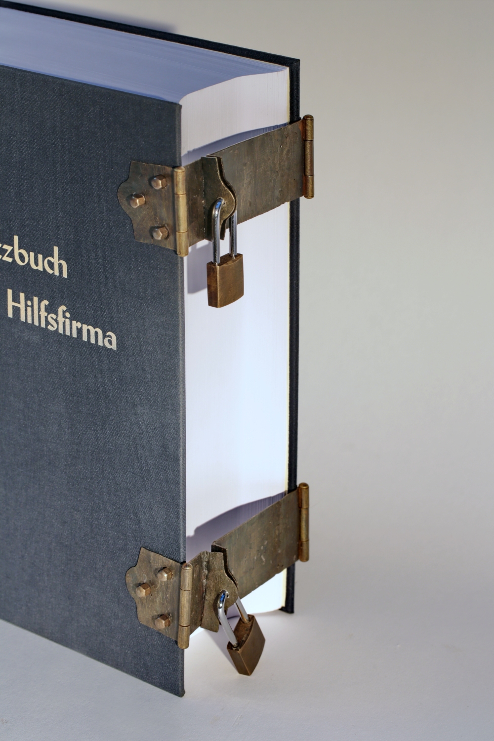 Buchschließe aus Edelstahl