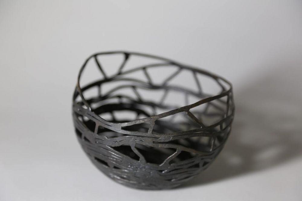 Schale  aus 2 mm Draht geschmiedet