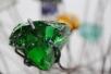 Glas Blume aus Eisen und farbigem Glasbrocken