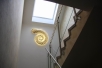 dreidimensionale Spiralstruktur aus Stahlblech geschweißt, vergoldet und mit LED hinterleuchtet