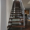 Treppe aus Stahl, Treppenhandlauf aus Edelstahl