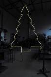Tannenbaum mit einem LED Lichtschlauch nachgezeichnet