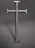 schwarzes Kreuz für ein Grabmal