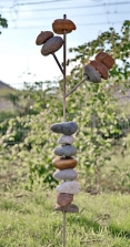 Gartenskulptur mit Steinen
