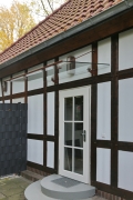 Vordach mit Glasfüllung aus pulverbeschichtetem Edelstahl