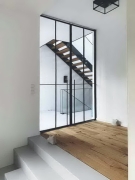 durchschwingende Pendel Glastür im Loft Stil