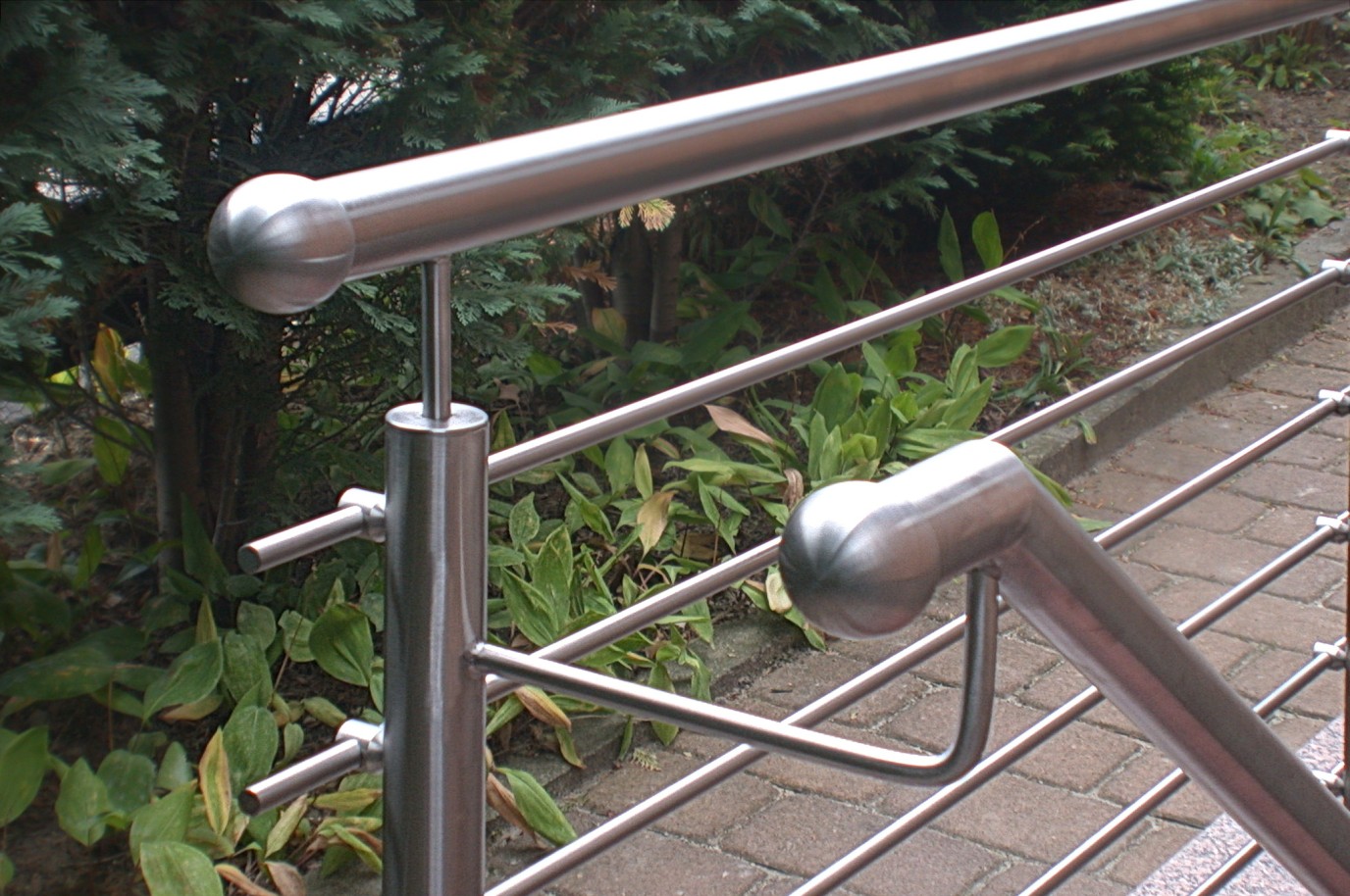 Umrandung für Kellertreppe aus Edelstahl - Treppengeländer - Edelstahl Relinggeländer