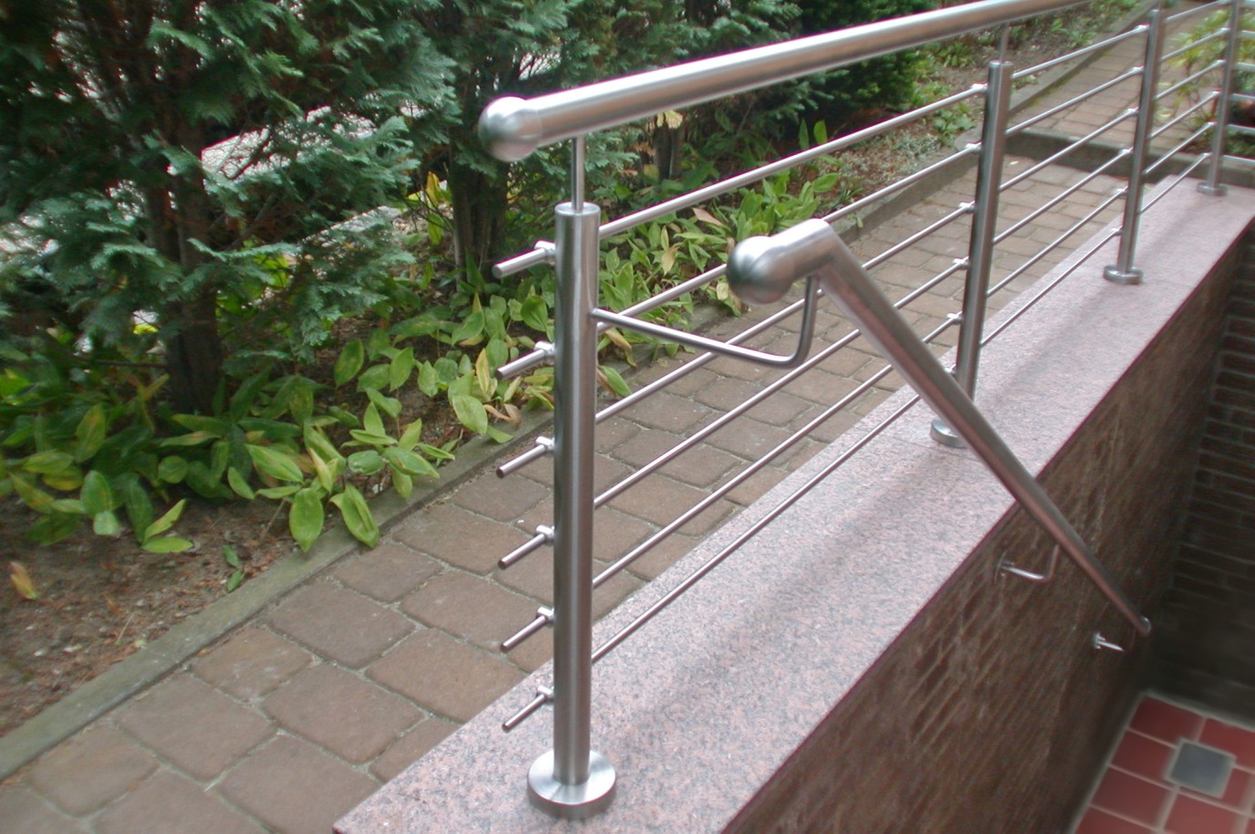 Umrandung für Kellertreppe aus Edelstahl - Treppengeländer - Edelstahl Relinggeländer