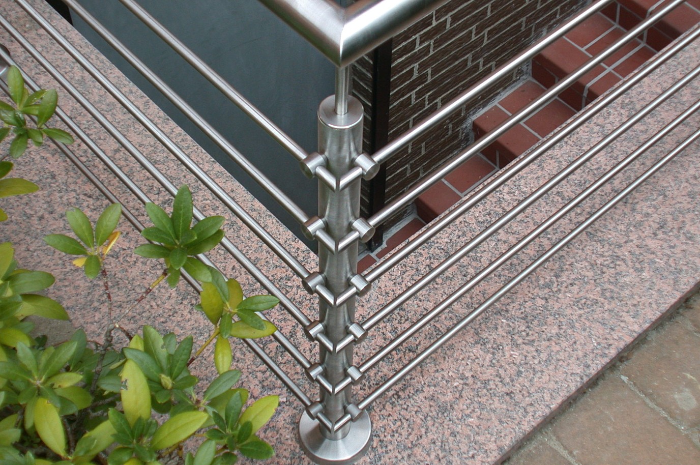 Umrandung für Kellertreppe aus Edelstahl - Treppengeländer - Edelstahl Relinggeländer