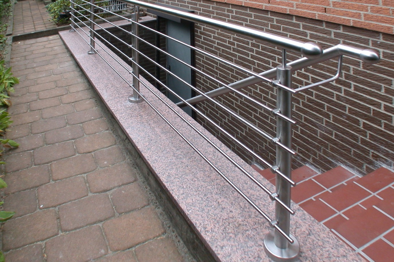 Umrandung für Kellertreppe aus Edelstahl - Treppengeländer - Edelstahl Relinggeländer