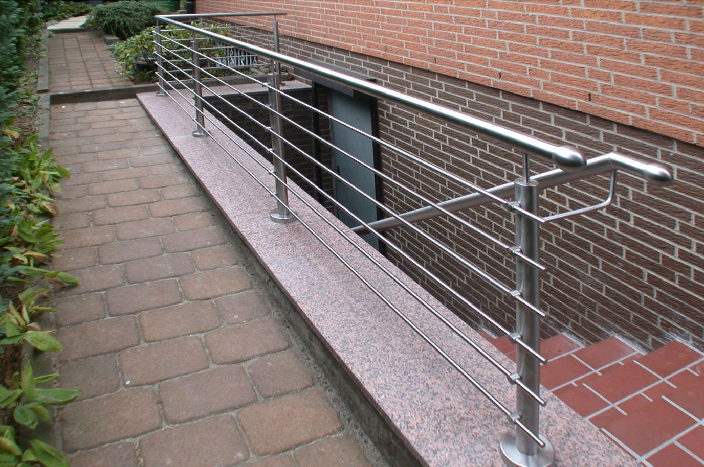 Umrandung für Kellertreppe aus Edelstahl - Treppengeländer - Edelstahl Relinggeländer