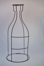 Flaschensklupturen aus Draht