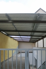 Trapezblech Dach für einen großen Kellereingang