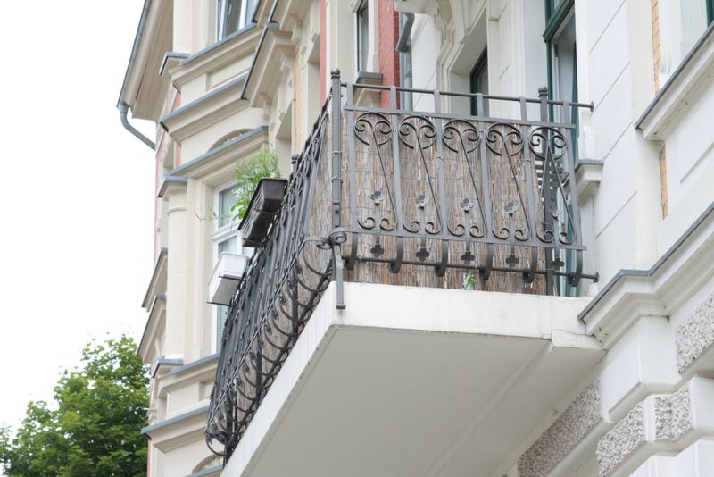 Schmiedeeisernes Balkongel&auml;nder in Abstimmung mit der Denkmalpflege