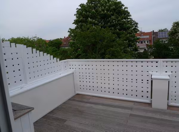 Balkongeländer mit Geflecht