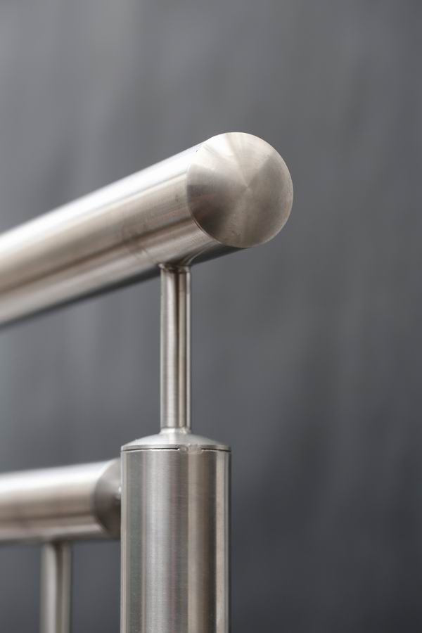 Der Klassiker - Edelstahl Gel&auml;nder mit senkrechten St&auml;ben