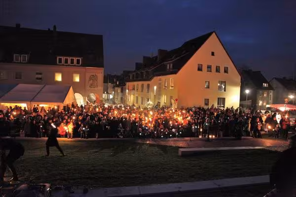 Am 19. Dezember wurde die Beleuchtung des Weltkulturerbes Michaeliskirche offiziell &uuml;bergeben.