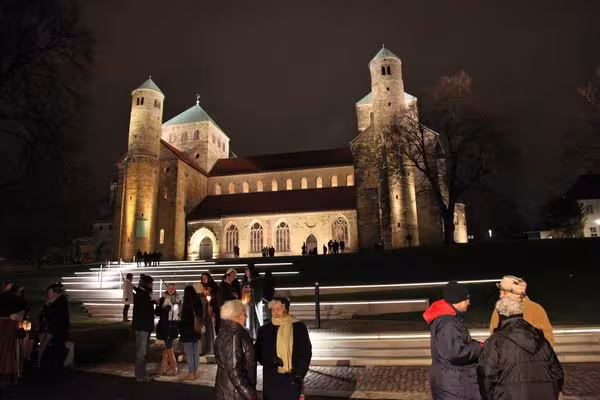 Am 19. Dezember wurde die Beleuchtung des Weltkulturerbes Michaeliskirche offiziell &uuml;bergeben.