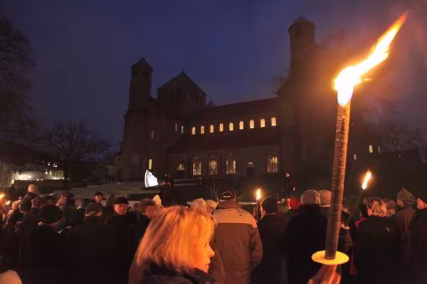 Am 19. Dezember wurde die Beleuchtung des Weltkulturerbes Michaeliskirche offiziell &uuml;bergeben.