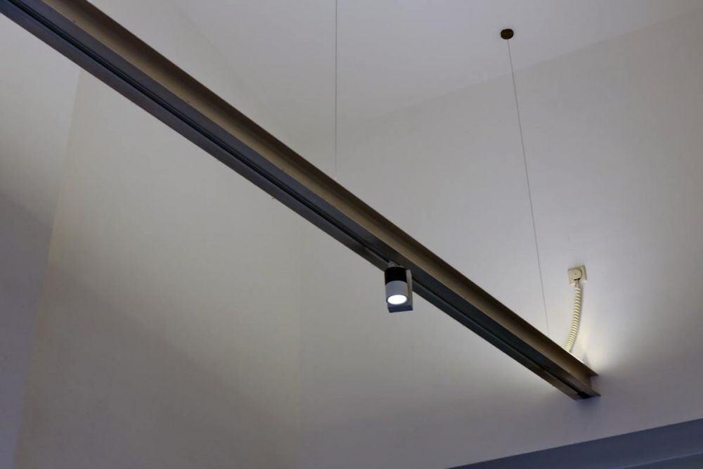 LED Linie, Stromschiene