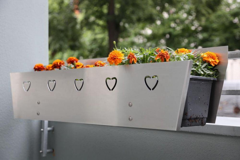 Blumenkastenhalterungen mit Sichtschutzblenden