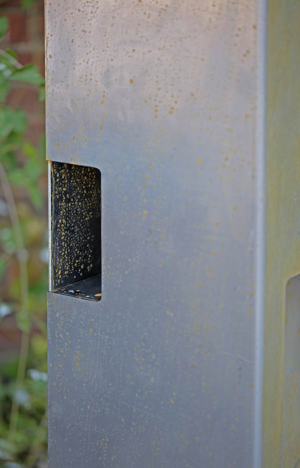 Briefkasten / Standbriefkasten aus rostigem Stahl - ein Hingucker