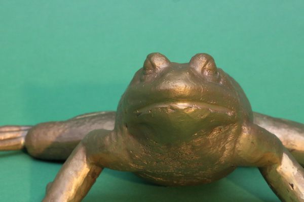 Frosch, massiv aus Bronze gegossen