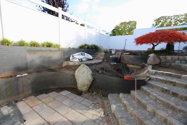 Wand aus Cor- Tenstahl