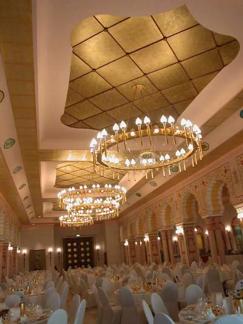 Die Palasthalle des Maharadja eingedeckt f&uuml;r ein Fest