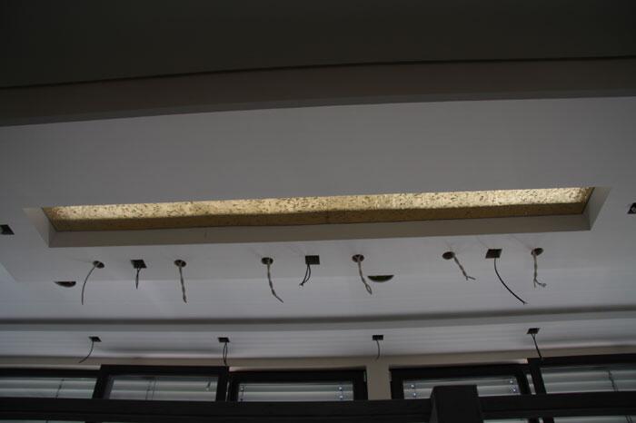 Vergoldeter Deckenbaldachin als Reflektionsfäche für eine...