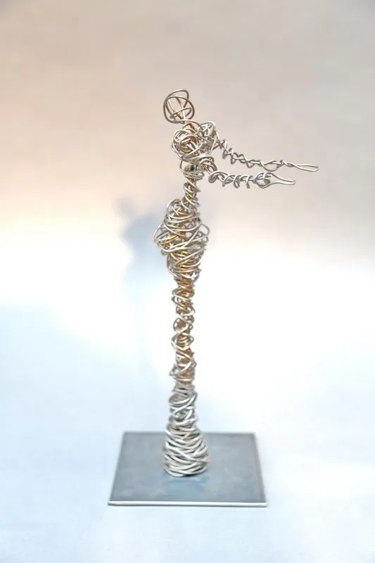 Stehende - Draht Skulptur aus 1,4 mm Stahldraht