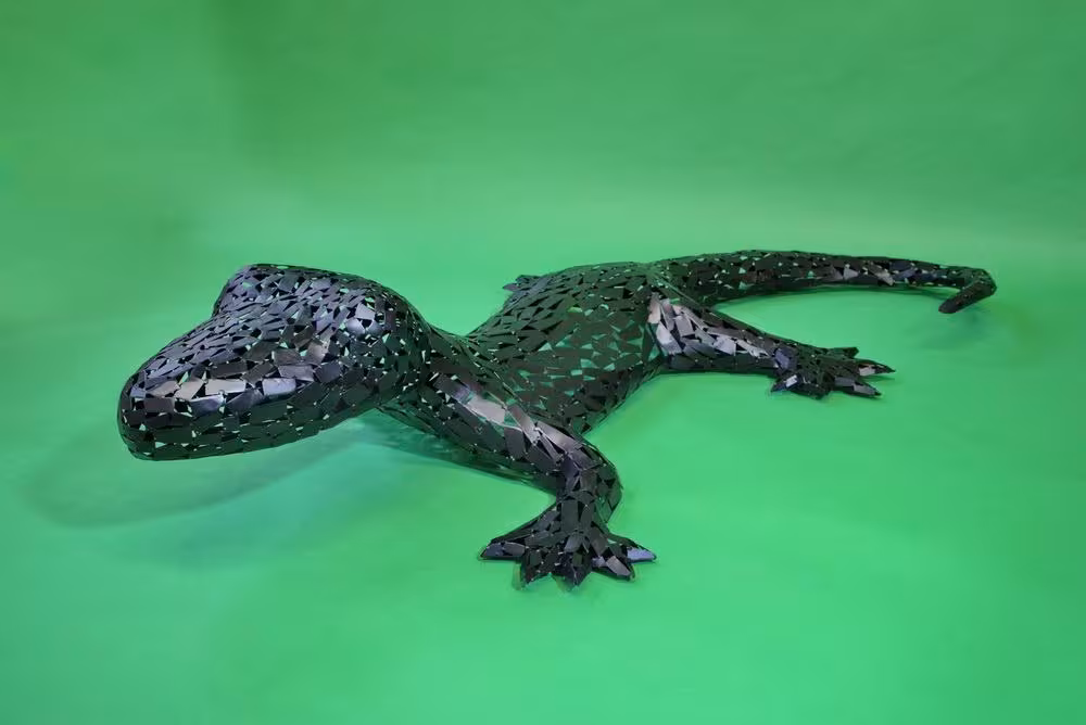 Wahrhaft beeindruckender Gecko aus kleinen Blechteilen