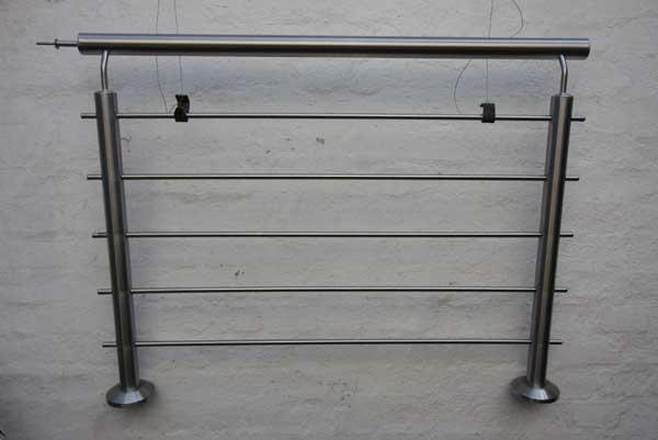 Edelstahlgeländer aus 42 mm Edelstahlrohr mit Reling Füllung